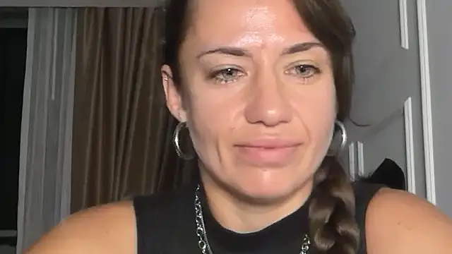 Snapshot of Roriann chatting on February 22, 4:19 pm Roriann online show from February 22, 4:19 pm