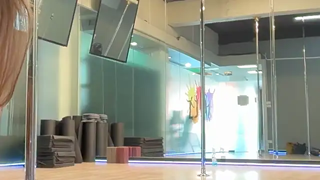 Snapshot of Roriann chatting on February 25, 10:26 am Roriann online show from February 25, 10:26 am