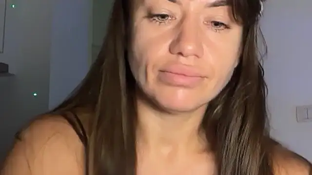 Snapshot of Roriann chatting on February 16, 7:07 am Roriann online show from February 16, 7:07 am