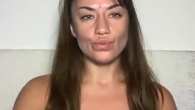 Snapshot of Roriann chatting on March 3, 3:41 pm Roriann online show from March 3, 3:41 pm