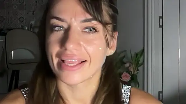 Snapshot of Roriann chatting on February 14, 6:30 pm Roriann online show from February 14, 6:30 pm