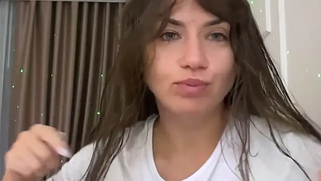 Snapshot of Roriann chatting on February 11, 1:11 pm Roriann online show from February 11, 1:11 pm