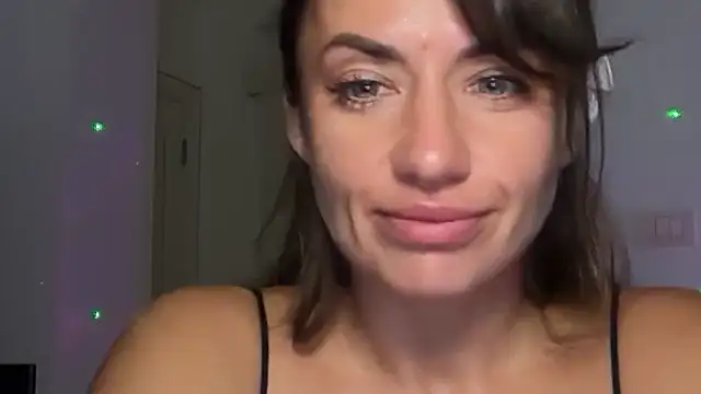 Snapshot of Roriann chatting on February 15, 5:34 pm Roriann online show from February 15, 5:34 pm