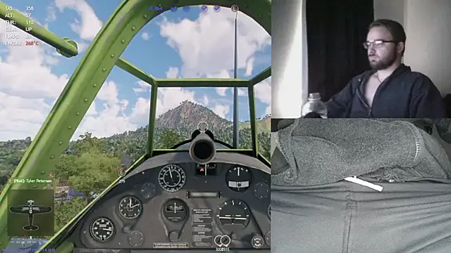 Snapshot of bear8t chatting on October 18, 4:20 pm bear8t online show from October 18, 4:20 pm