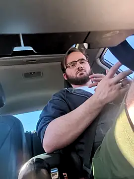 Snapshot of bear8t chatting on October 29, 9:25 pm bear8t online show from October 29, 9:25 pm