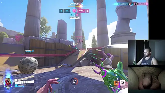 Snapshot of bear8t chatting on November 13, 9:30 pm bear8t online show from November 13, 9:30 pm