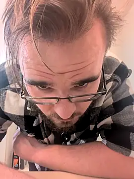 Snapshot of bear8t chatting on November 3, 4:32 pm bear8t online show from November 3, 4:32 pm