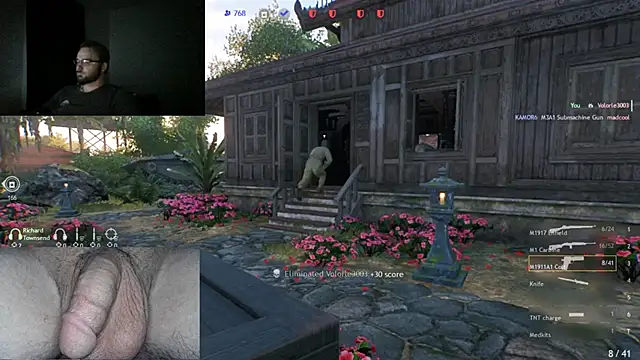 Snapshot of bear8t chatting on October 19, 8:50 am bear8t online show from October 19, 8:50 am