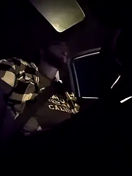 Snapshot of bear8t chatting on October 28, 6:56 am bear8t online show from October 28, 6:56 am