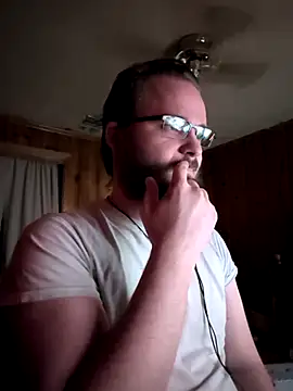 Snapshot of bear8t chatting on March 4, 11:23 pm bear8t online show from March 4, 11:23 pm