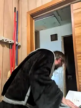 Snapshot of bear8t chatting on February 12, 8:30 pm bear8t online show from February 12, 8:30 pm