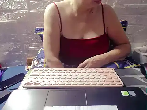 Snapshot of hyhy_99 chatting on October 28, 1:43 pm hyhy 99 online show from October 28, 1:43 pm