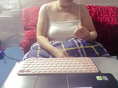 Snapshot of hyhy_99 chatting on November 7, 1:43 am hyhy 99 online show from November 7, 1:43 am