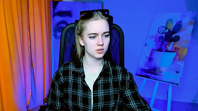 JuneWoods online show from March 25, 7:19 am