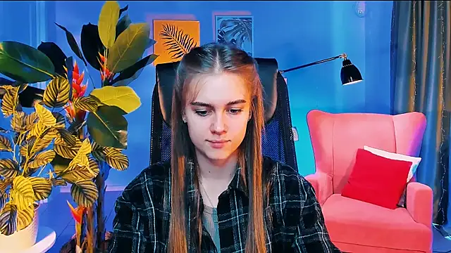 JuneWoods online show from April 2, 7:15 am