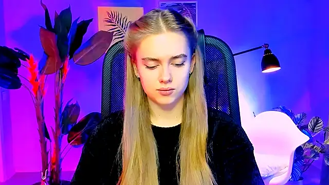 JuneWoods online show from November 27, 6:03 am