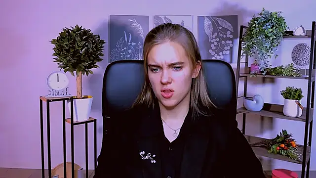 JuneWoods online show from October 17, 12:18 pm