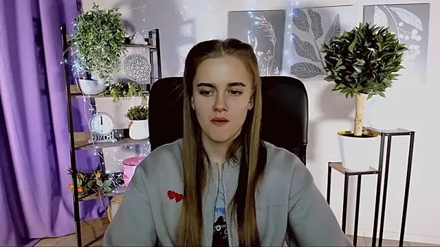 JuneWoods online show from April 3, 3:40 pm