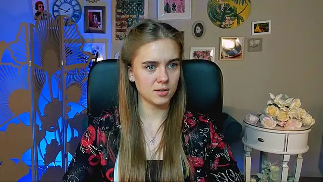 JuneWoods online show from November 25, 5:19 am