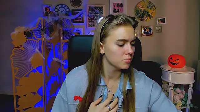 JuneWoods online show from October 27, 6:36 am