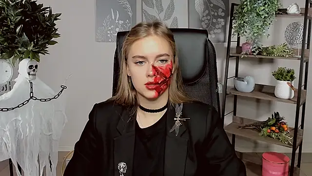 JuneWoods online show from October 25, 9:41 am