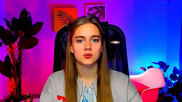 JuneWoods online show from November 13, 7:45 am