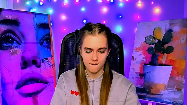 JuneWoods online show from February 12, 7:30 am