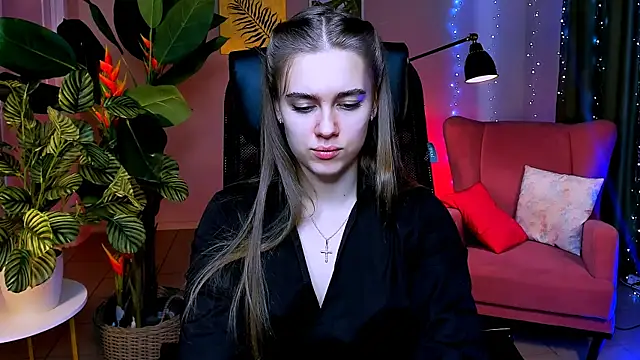 JuneWoods online show from March 28, 8:26 am