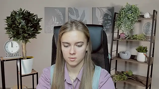 JuneWoods online show from November 12, 7:45 am