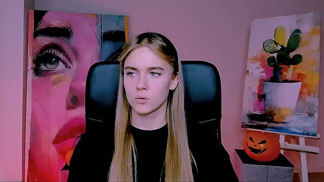 JuneWoods online show from November 1, 11:04 am