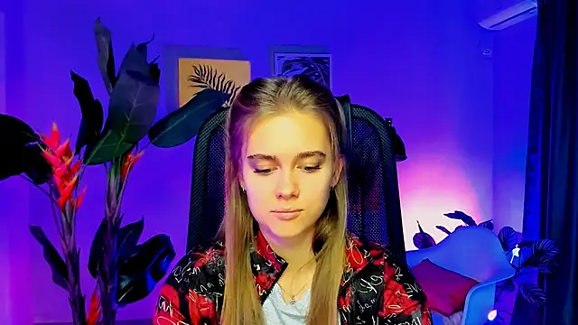 JuneWoods online show from November 19, 6:24 am