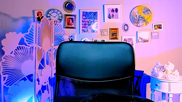 JuneWoods online show from November 14, 12:31 pm