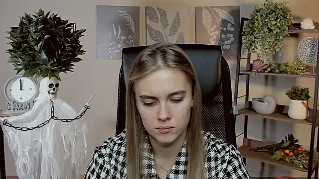 JuneWoods online show from October 31, 12:57 pm