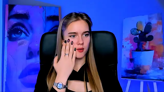 JuneWoods online show from November 7, 12:31 pm