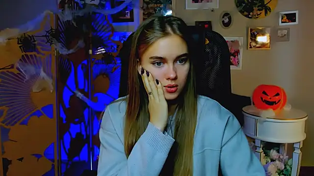 JuneWoods online show from October 30, 8:12 am