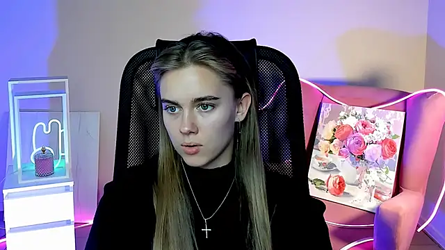 JuneWoods online show from October 4, 10:39 am