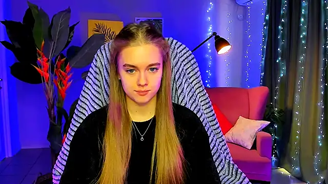 JuneWoods online show from February 5, 7:15 am