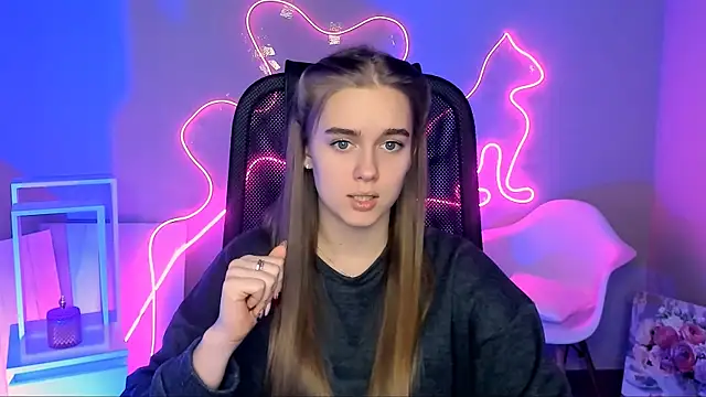 JuneWoods online show from February 16, 2:05 pm