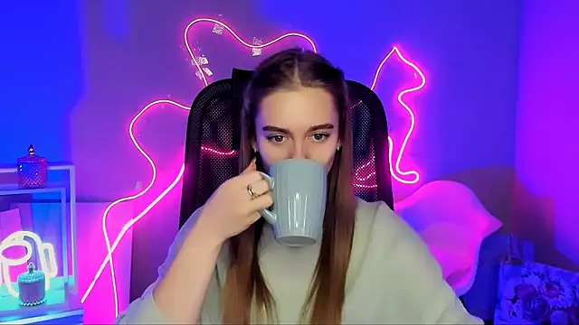 JuneWoods online show from February 20, 3:36 pm