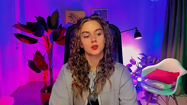 JuneWoods online show from November 22, 10:25 am