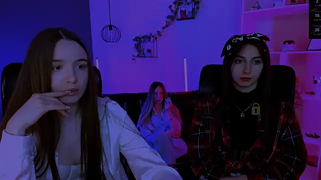 leslie bird online show from March 26, 11:19 am