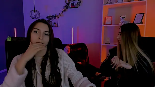 leslie bird online show from April 15, 12:32 pm