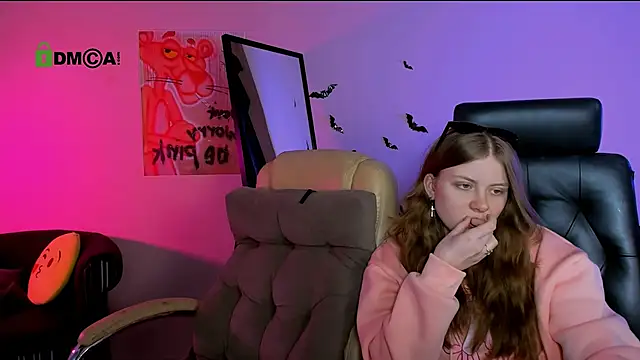 Snapshot of leslie_bird chatting on November 5, 12:30 pm leslie bird online show from November 5, 12:30 pm