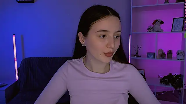 Snapshot of leslie_bird chatting on December 4, 12:59 pm leslie bird online show from December 4, 12:59 pm