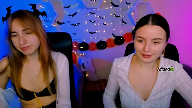 Snapshot of leslie_bird chatting on October 30, 11:19 am leslie bird online show from October 30, 11:19 am