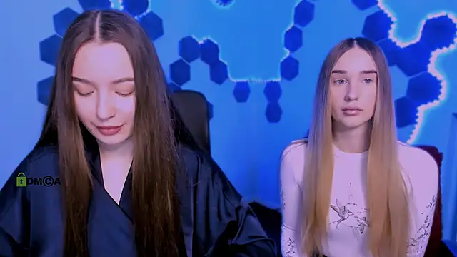 Snapshot of leslie_bird chatting on December 16, 10:08 am leslie bird online show from December 16, 10:08 am