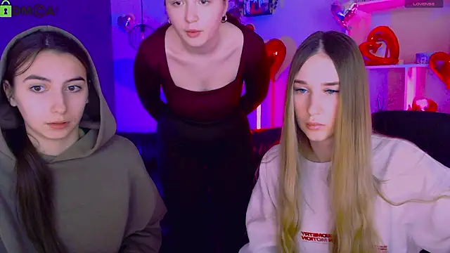 Snapshot of leslie_bird chatting on February 26, 9:53 am leslie bird online show from February 26, 9:53 am