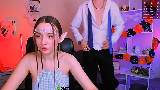 Snapshot of leslie_bird chatting on October 31, 9:06 am leslie bird online show from October 31, 9:06 am