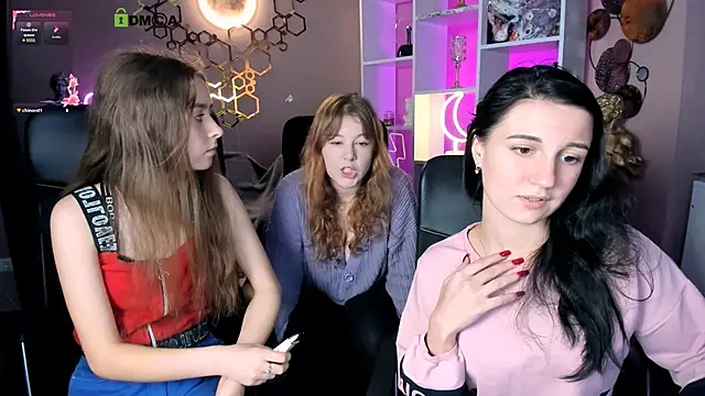 Snapshot of rebecca_smile chatting on October 15, 7:33 pm rebecca smile online show from October 15, 7:33 pm