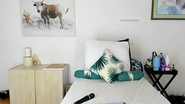 ConnieSmall24 online show from April 3, 11:22 pm